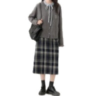 Damen Strickjacke mit dekorativen Knöpfen und hochwertiger Stickerei WW