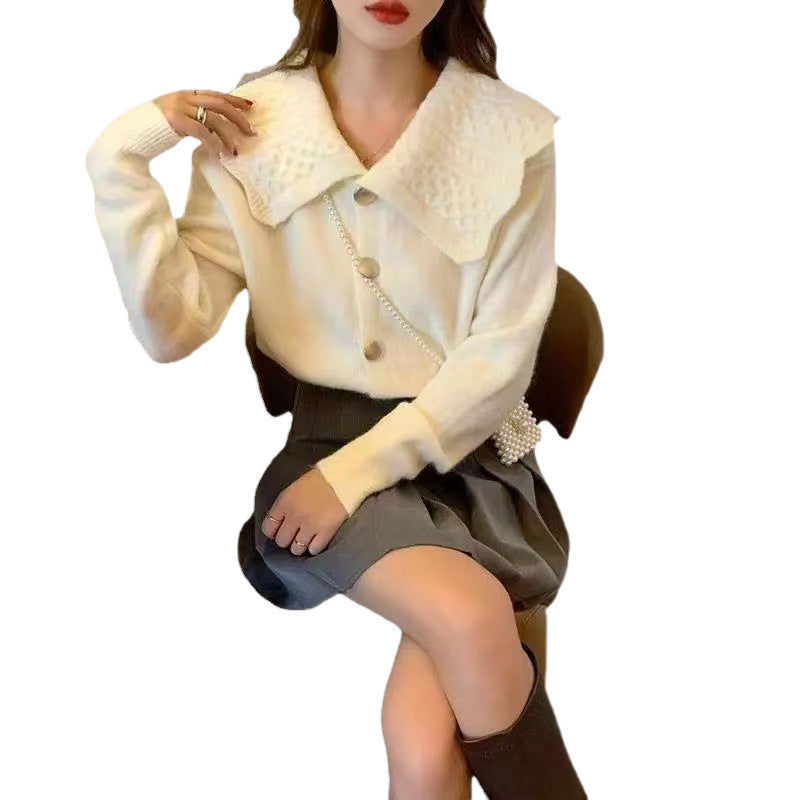 Damen Strickjacke mit breitem Kragen und dekorativen Knöpfen WW