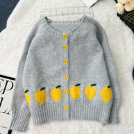 Damen Strickjacke mit fruchtigem Motiv und Knopfdetails WW