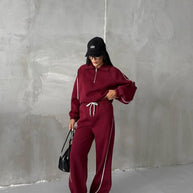 Damen Sportanzug mit hohem Kragen und weitem Schnitt WW