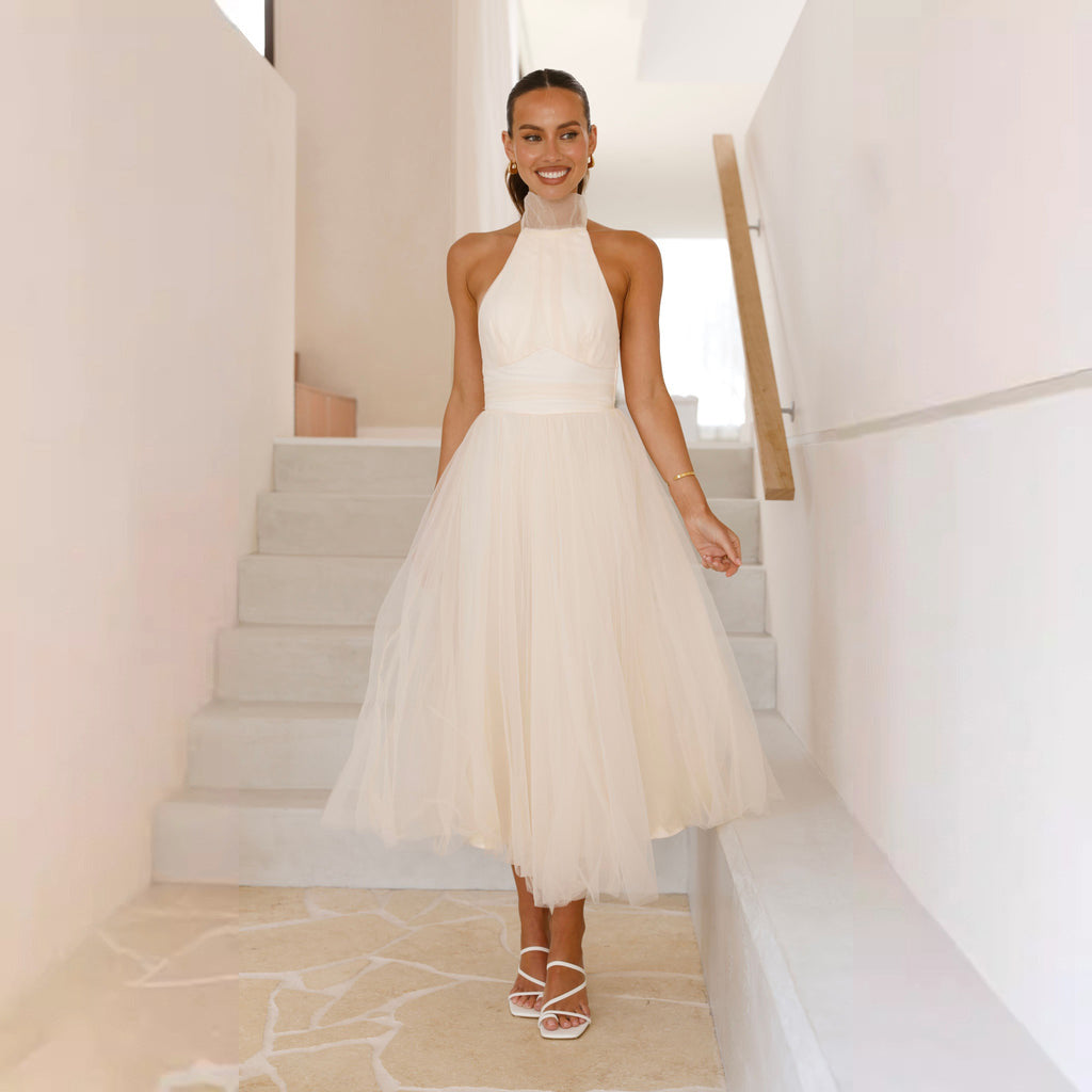 Damen elegantes Hochzeitskleid mit fließendem Tüllrock und neckholder Design W&W Mode