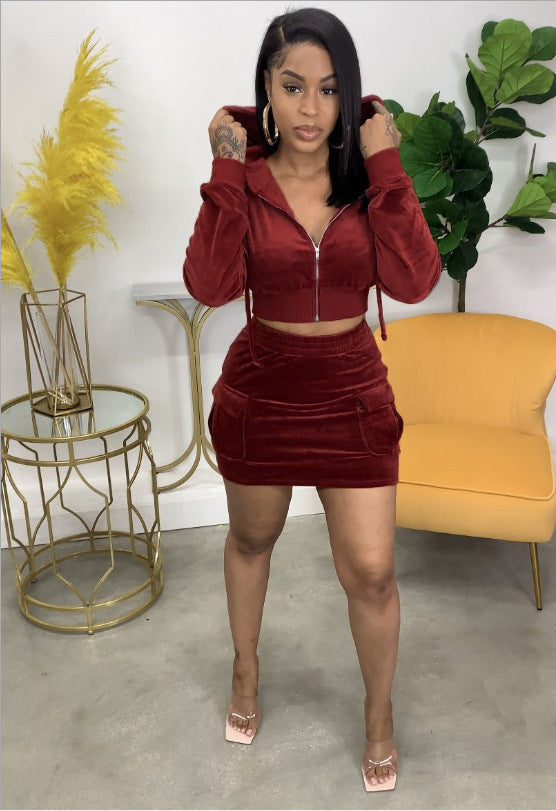 Damen Sportliches Velours zwei-teiliges Set mit Kapuzensweater und kurzer Rockhose WW