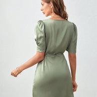WW | Satin Mini Kleid Wickelstil Puffärmel V-ausschnitt Elegante Passform