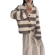 Damen Strickjacke mit Druckknopfverschluss und breiten Streifen WW