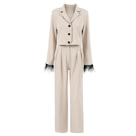 Damen schickes Anzug-Set mit eleganten Federn an den Ärmeln und hohem Bund WW