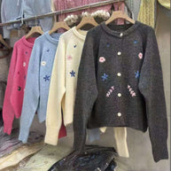 Damen Strickjacke mit floralen Stickereien WW