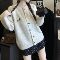 Damen Strickjacke mit bunten Knöpfen und gesticktem Motiv WW