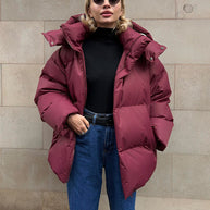 Damen sportliche Daunenjacke mit hohem Kragen und voluminösem Schnitt WW