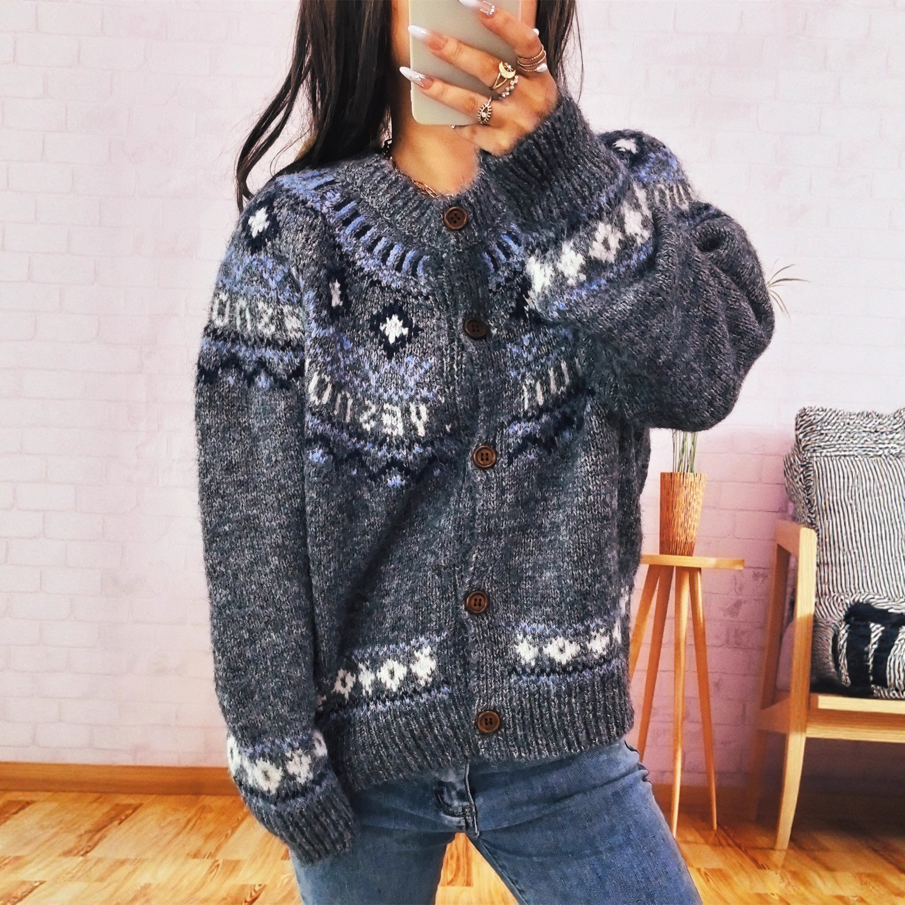 Damen Strickjacke mit buntem nordischen Muster und hochwertigen Holzknöpfen WW