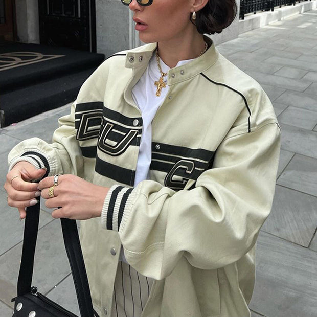 Damen sportliche Oversize-Jacke mit kontrastierendem Logo WW