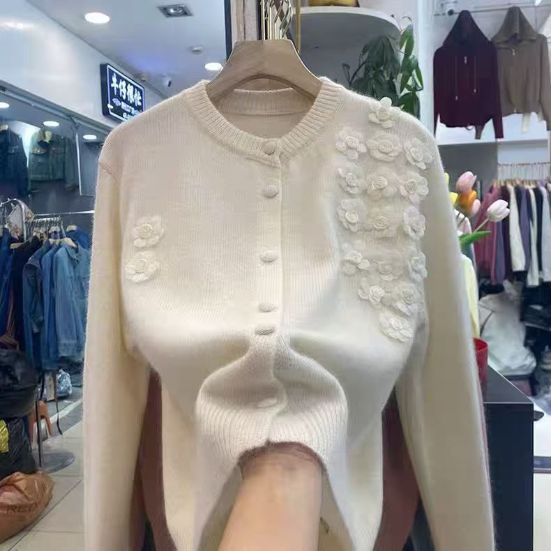 Damen Strickjacke mit floralen Akzenten WW