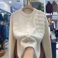 Damen Strickjacke mit floralen Akzenten WW