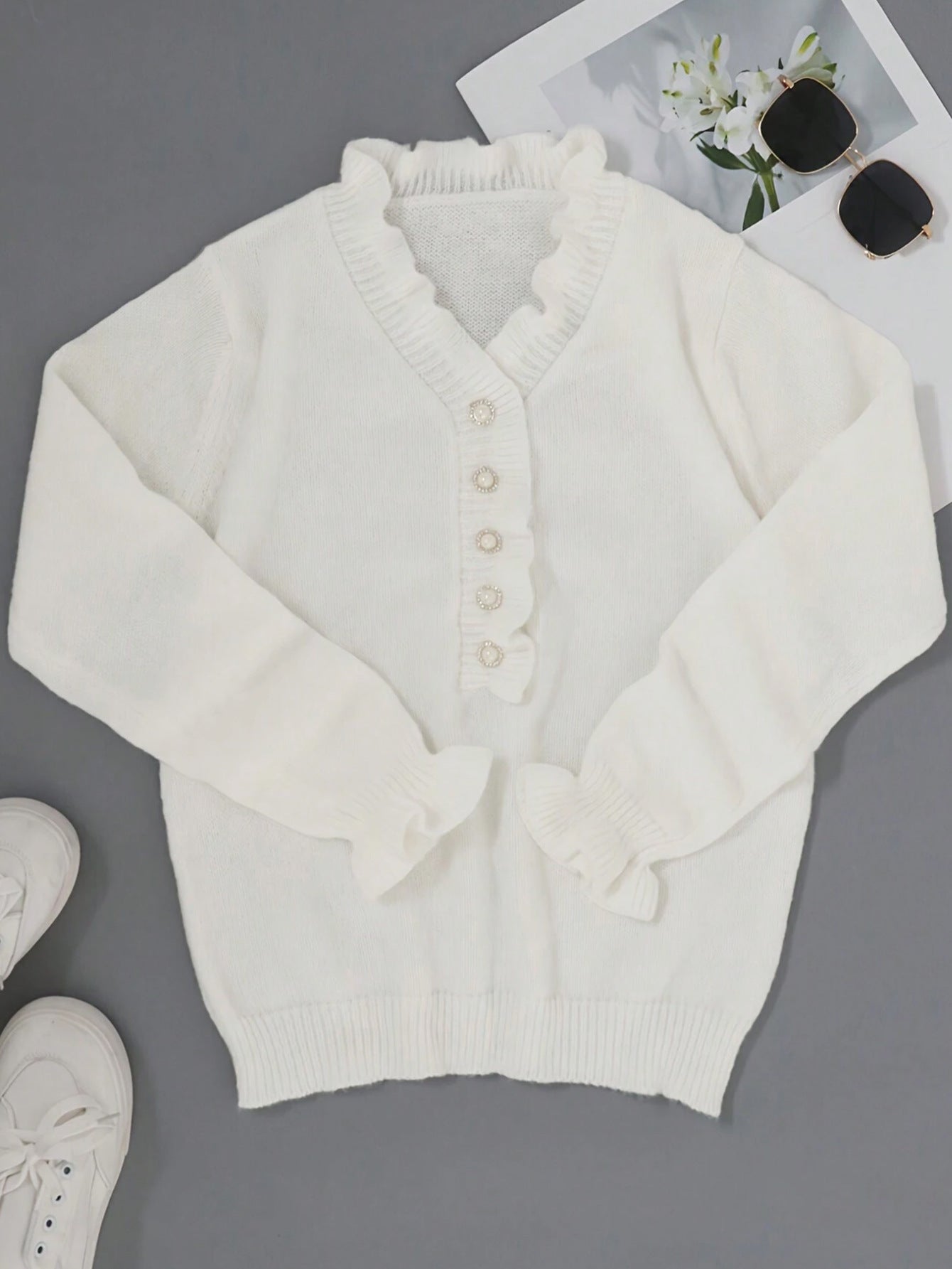 Damen Strickpullover mit Rüschendetails und perlenverzierten Knöpfen WW