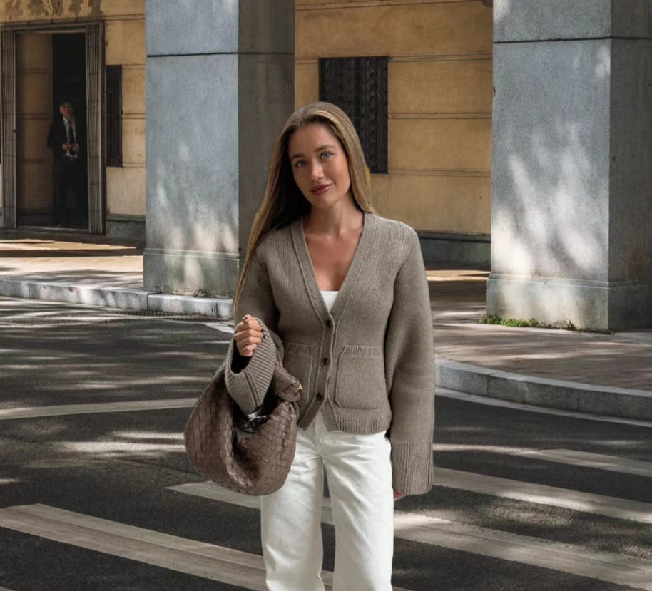 Damen Strickjacke mit eleganten Details und lässigem Schnitt WW