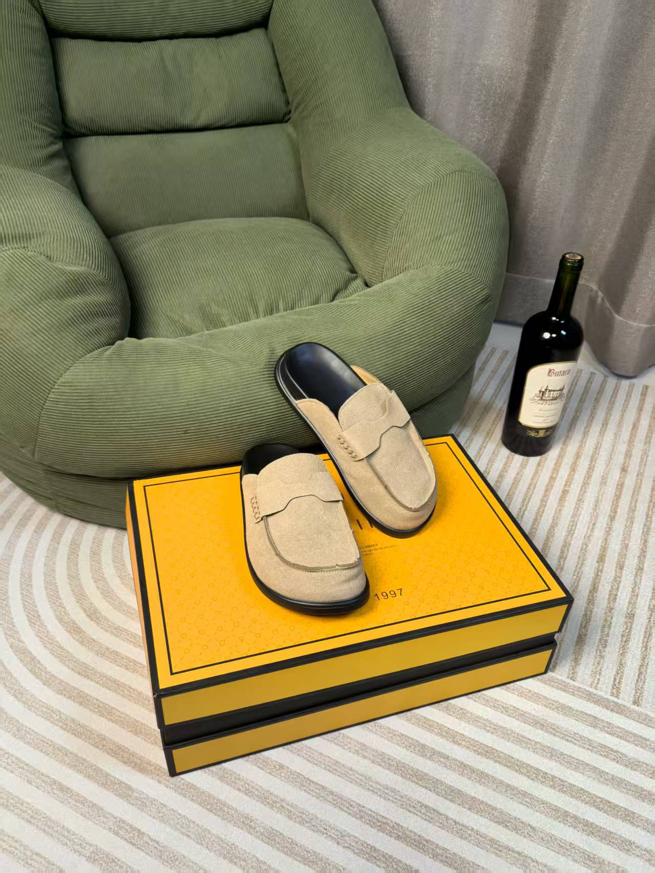 Damen Slipper mit weichem Wildleder und anatomischer Fußbettung WW