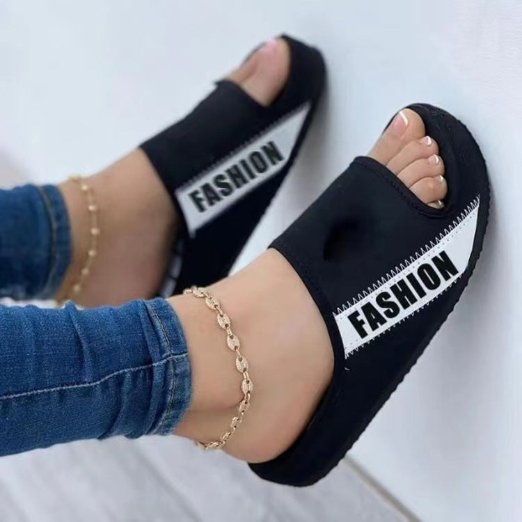 Damen Slipper mit modischem Schriftzug und rutschfester Sohle WW