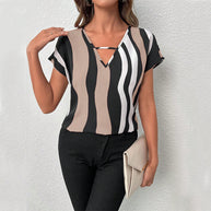 Damen modisches Kurzarmshirt mit V-Ausschnitt und Streifenmuster WW