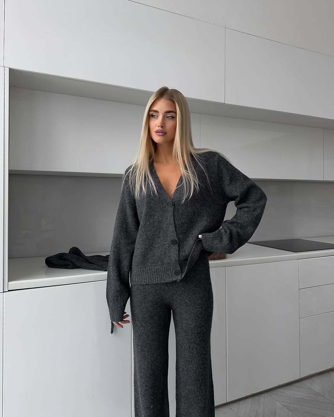 Damen Set aus weichem Strick mit Cardigan und weiten Hosen WW