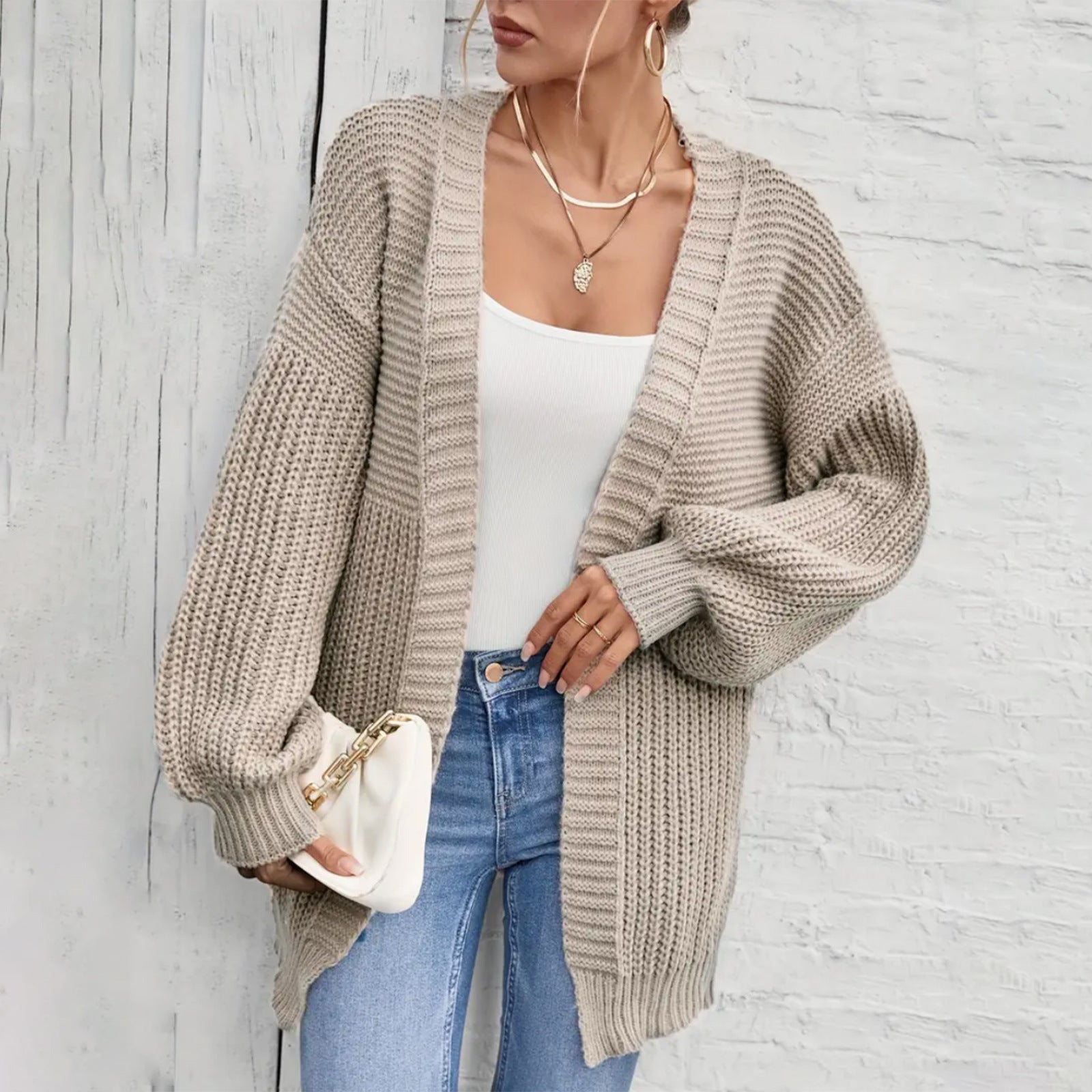 Damen Strickjacke mit oversize Schnitt und tiefem V-Ausschnitt WW