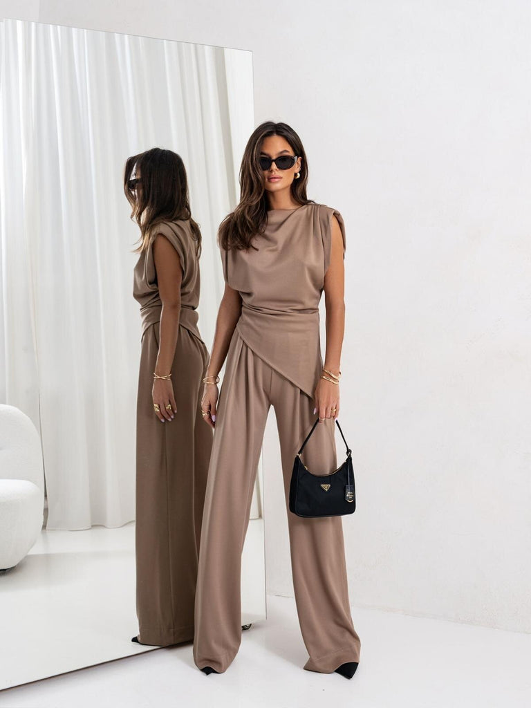Damen eleganter Jumpsuit mit asymmetrischem Schnitt und drapiertem Oberteil WW