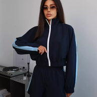 Damen sportliches Freizeit-Set mit atmungsaktivem Oberteil und Shorts WW