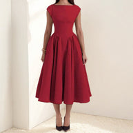 Damen Abendkleid mit elegantem Schnitt und schwingendem Rock WW