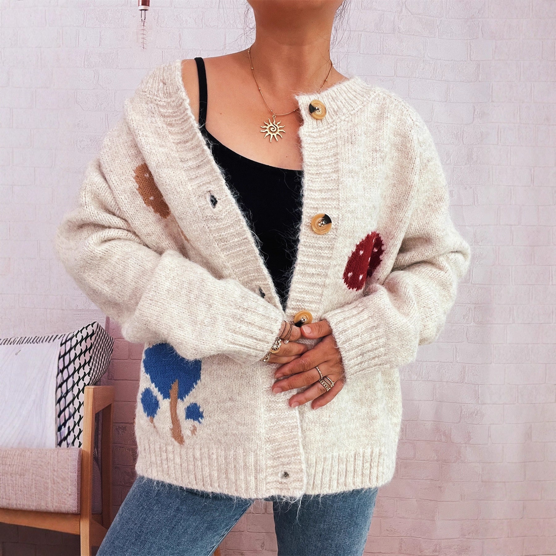 Damen Strickjacke mit buntem Pilzmotiv und Knopfdetails WW