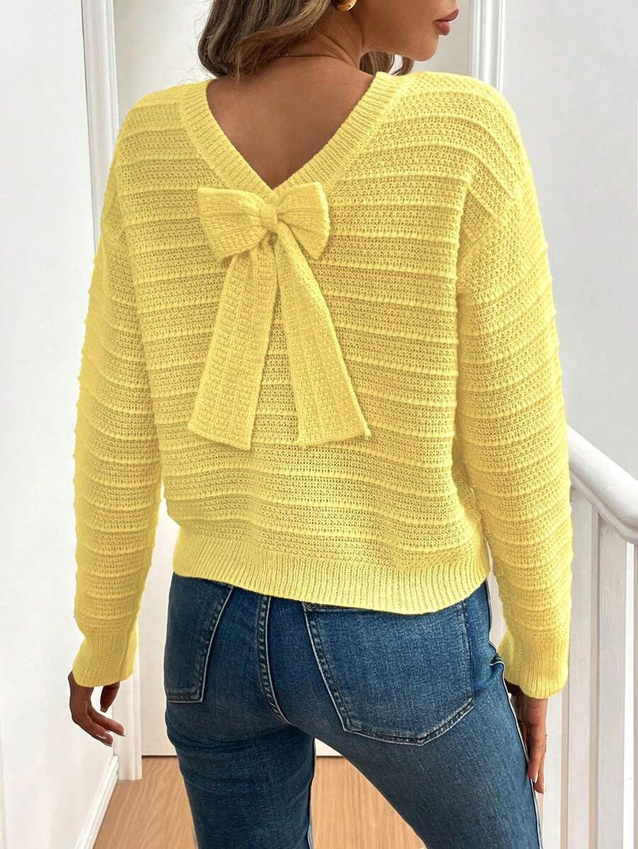 Damen Strickpullover mit verspieltem Schleifendetail im Rücken und modernem V-Ausschnitt WW