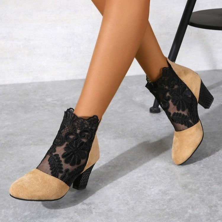 Damen Stiefeletten mit romantischem Spitzen-Obermaterial und komfortablem Blockabsatz W&W Mode