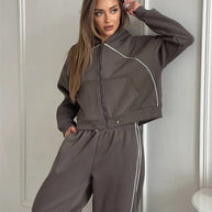 Damen sportliches Freizeit-Set mit cropped Hoodie und weiten Hosen WW