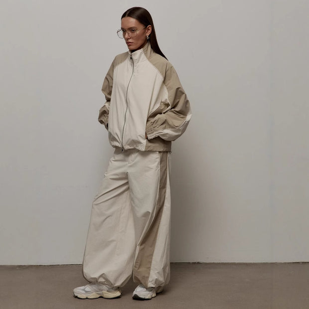 Damen sportliche und leichtgewichtige Hybridjacke mit hohem Kragen WW