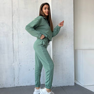Damen sportliches Set aus weichem Fleece mit Kapuze WW