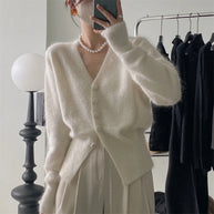Damen Strickjacke mit tiefem V-Ausschnitt und weich fließendem Material WW