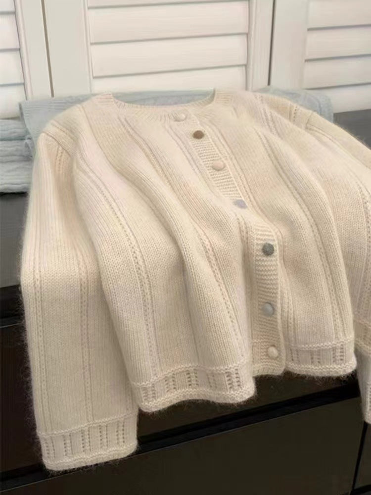 Damen Strickjacke mit dekorativem Rippdesign und Knopfverschluss WW