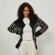 Damen Strickjacke mit gestreiftem Muster und eleganten Knopfdetails WW