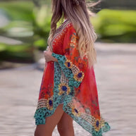 Damen Strandkleid im farbenfrohen Boho-Stil mit verspieltem Design und tiefem V-Ausschnitt WW