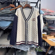 Damen Strickcardigan mit V-Ausschnitt und raffiniertem Muster WW