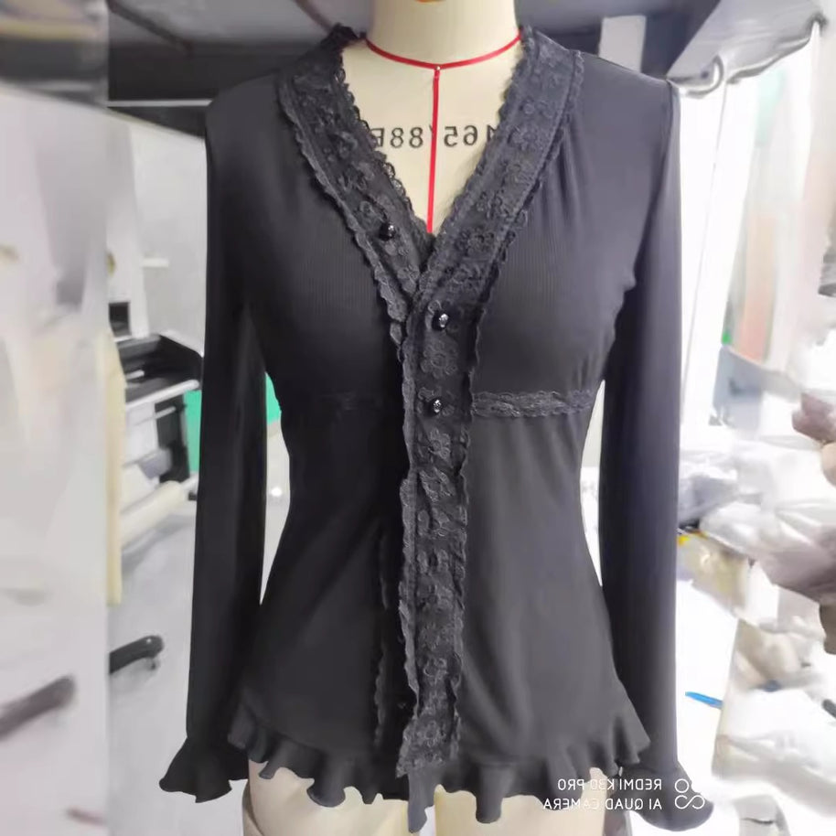 Damen Strickoberteil mit romantischem Spitzenbesatz und Rüschendetails WW