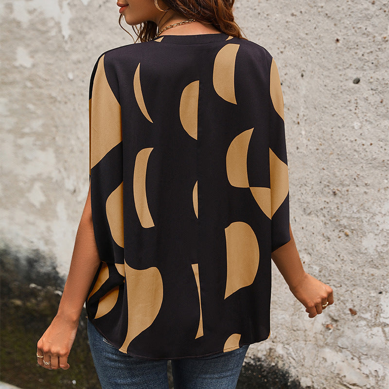 Damen Bluse im modernen abstrakten Design mit V-Ausschnitt und kurzen Ärmeln WW