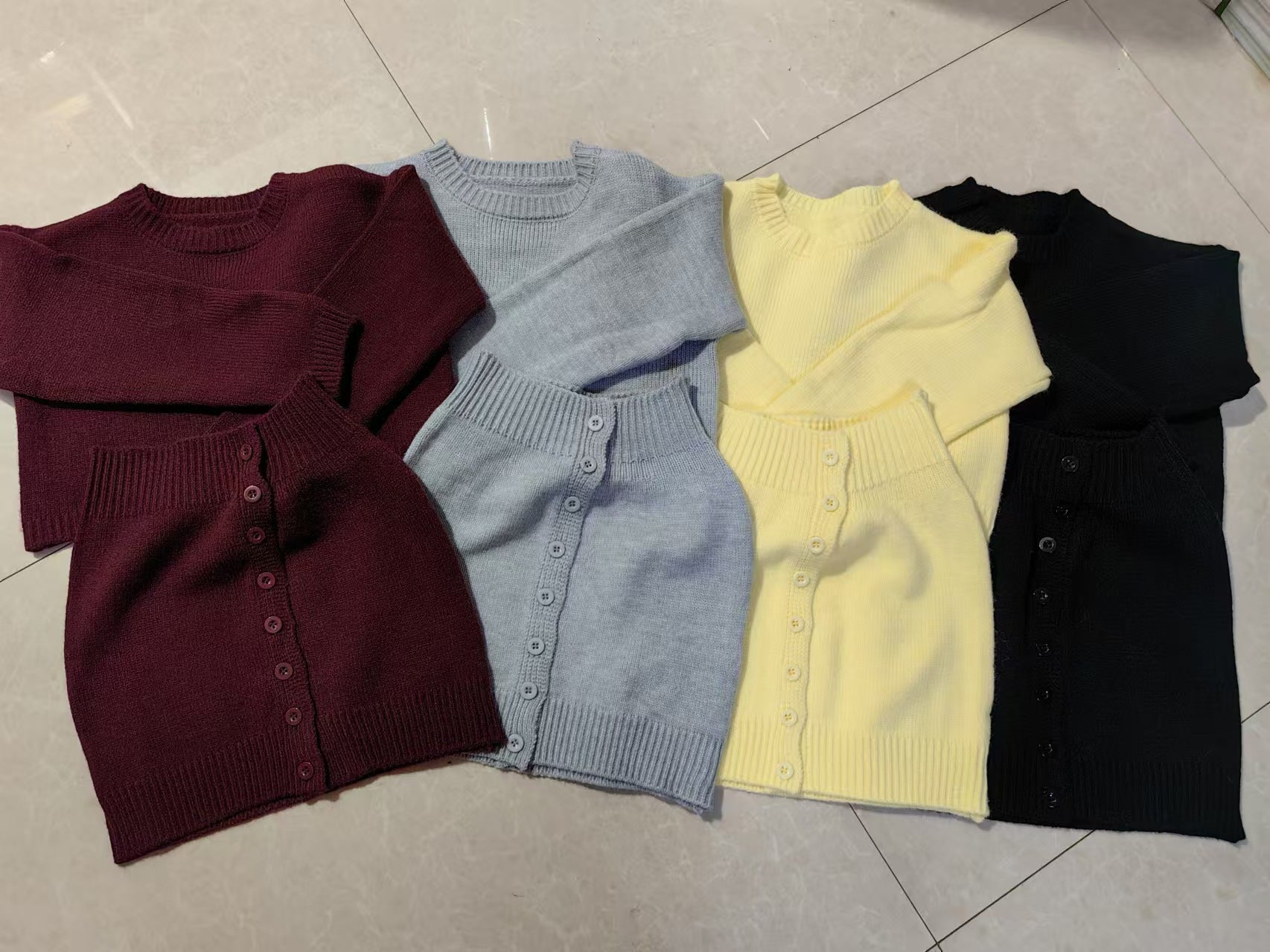 Damen Strickbluse mit Knopfdetails und luxuriösem Komfort WW