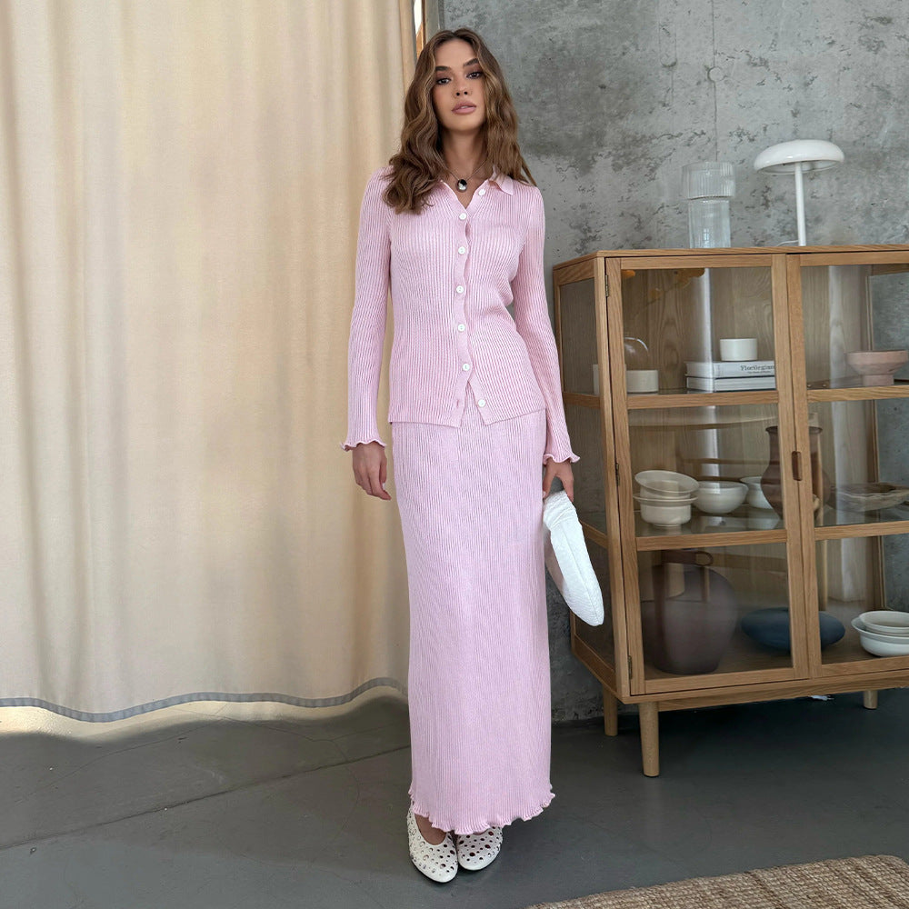 Damen Strickanzug mit elegantem Knopfverschluss und fließendem Rock WW