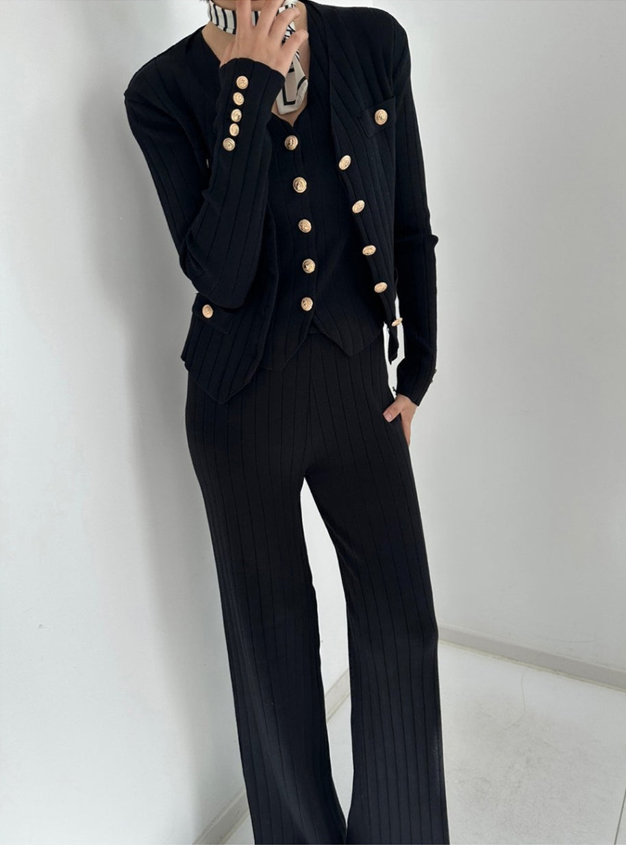 Damen elegantes gestricktes Ensemble mit Knopfdetaillierung WW