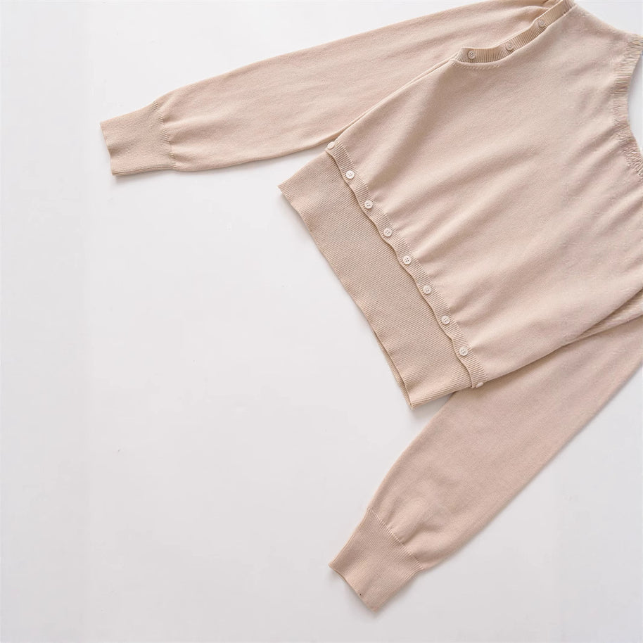 Damen Strickpullover mit V-Ausschnitt und dekorativen Knöpfen WW