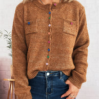 Damen Strickjacke mit bunten Knopfdetails und praktischen Taschen WW