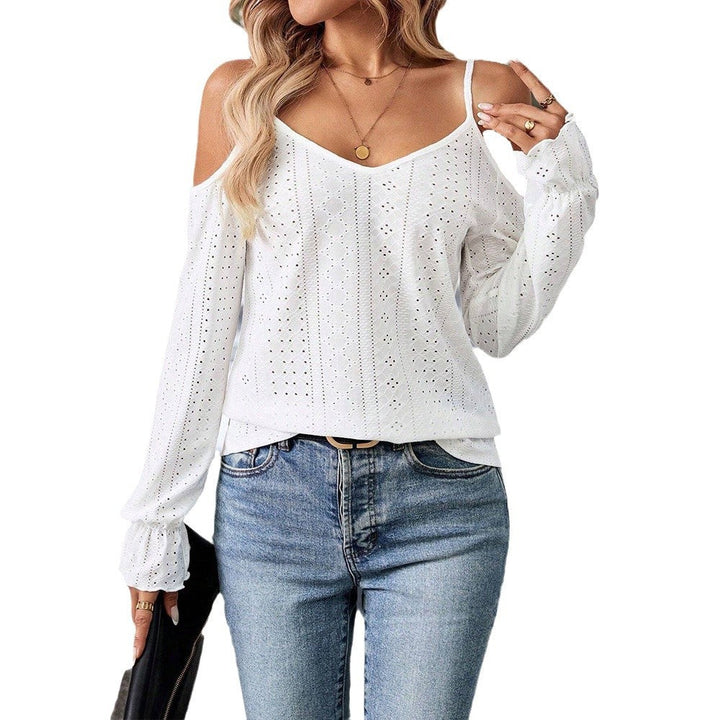 Damen Oberteil mit Off-Shoulder Design und feiner Lochstickerei W&W Mode