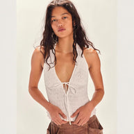 Damen ärmelloser Blus mit raffiniertem Schnitt und Bindeband WW
