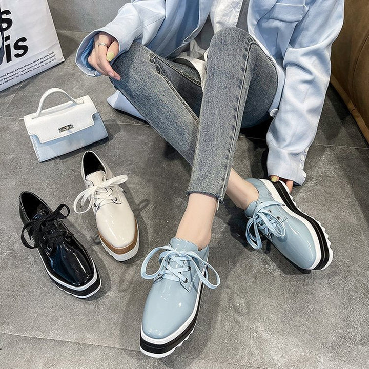 Damen Modische Plateau-Sneaker mit schickem Glanz und komfortabler Sohlenkonstruktion W&W Mode