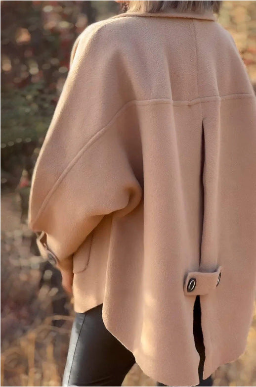 Damen weiche Wolljacke mit Schulterpasse und Knopfdetails W&W Mode