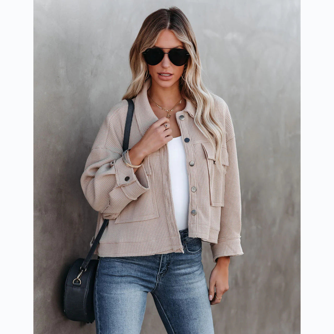Damen Kurze Jeansjacke mit lässigem Schnitt und praktischem Taschen-Design W&W Mode
