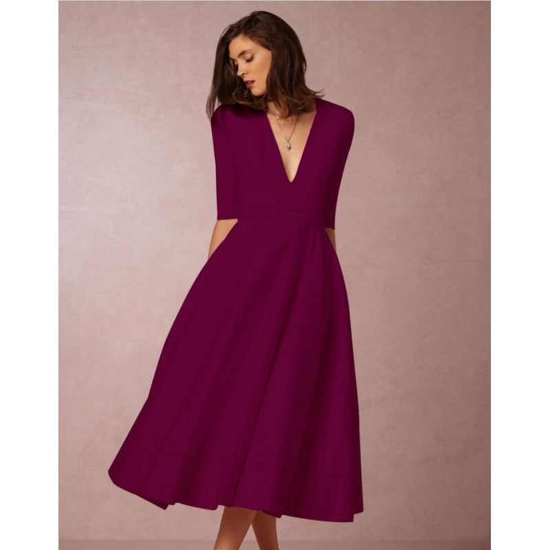 Damen Maxikleid mit tiefem V-Ausschnitt und schwingendem Rock WW